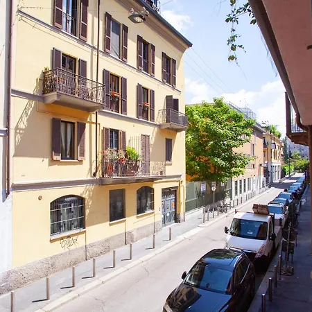Medea - Peaceful Arco Della Pace Flat 2pax Wifi 아파트
