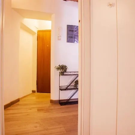 Medea - Peaceful Arco Della Pace Flat 2pax Wifi 아파트