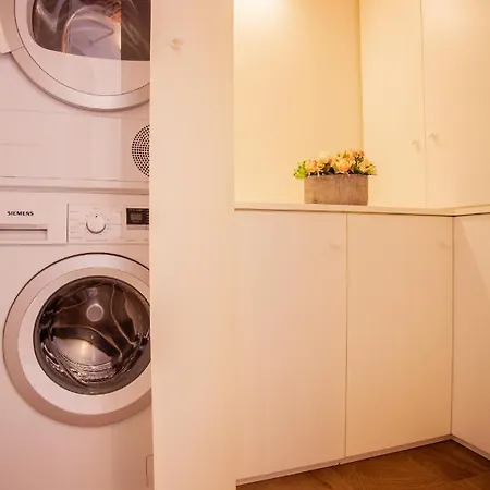 Medea - Peaceful Arco Della Pace Flat 2pax Wifi 아파트 *
